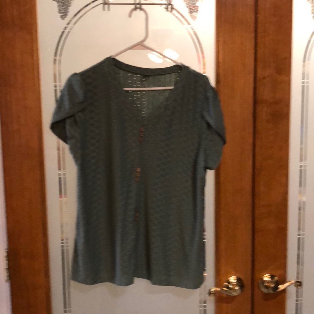 Green short sleeve blouse